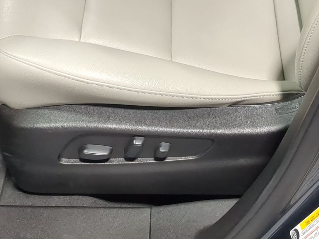 Thumbnail: 2021 Cadillac XT4 - 26
