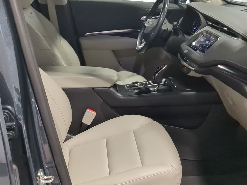 Thumbnail: 2021 Cadillac XT4 - 11