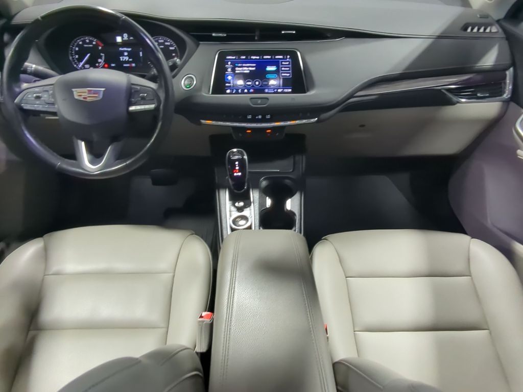 Thumbnail: 2021 Cadillac XT4 - 9