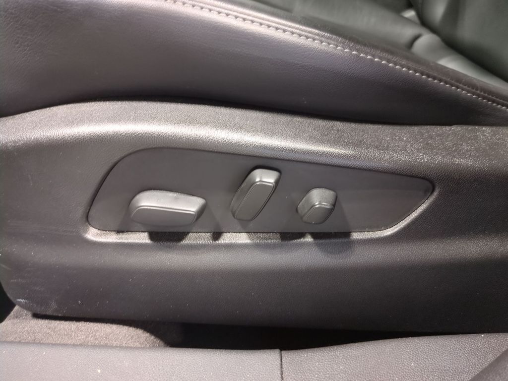 Thumbnail: 2023 Cadillac XT4 - 27