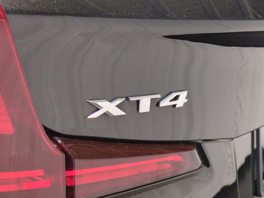Thumbnail: 2023 Cadillac XT4 - 7