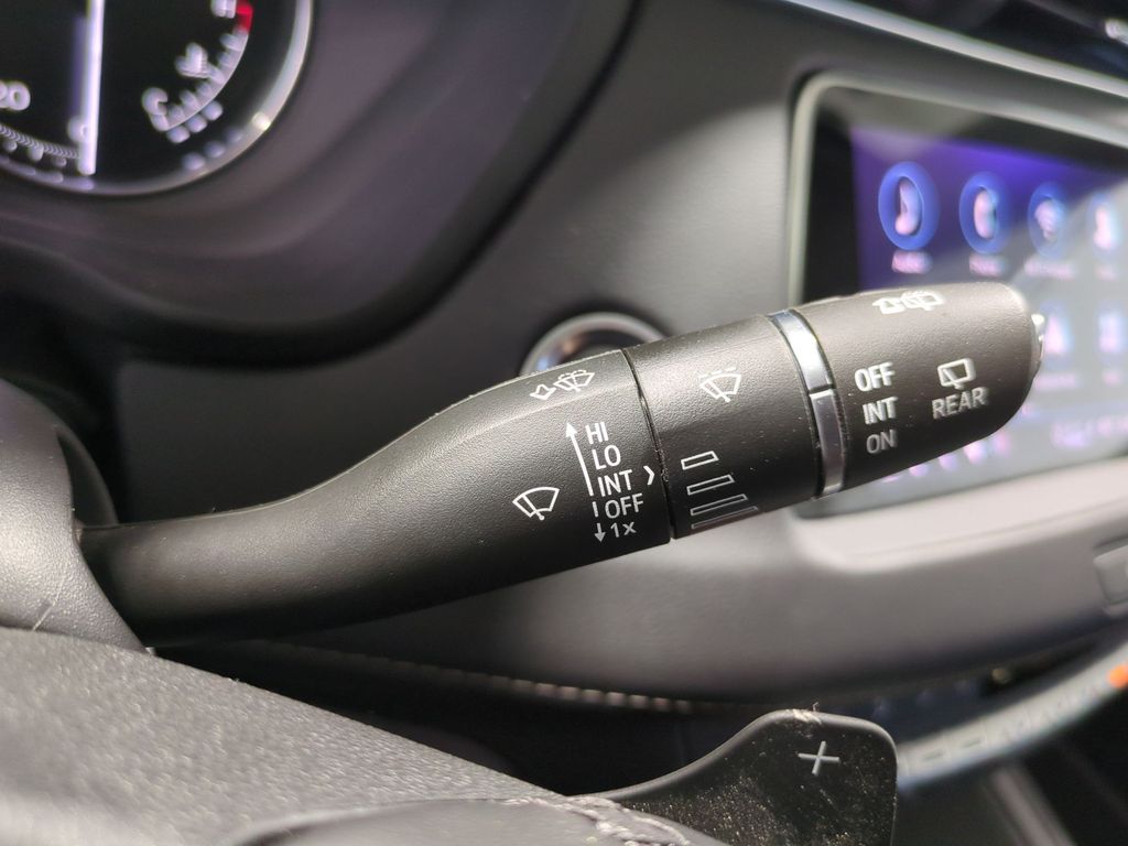 Thumbnail: 2023 Cadillac XT4 - 34