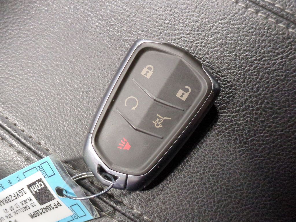 Thumbnail: 2023 Cadillac XT4 - 19