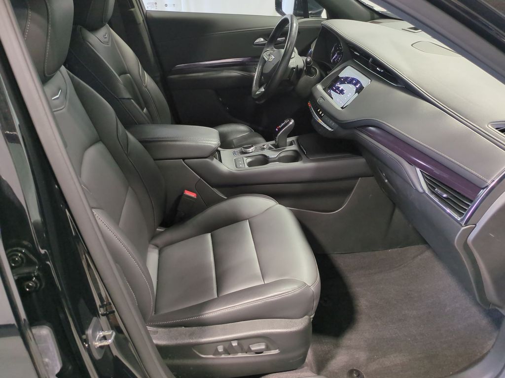 Thumbnail: 2023 Cadillac XT4 - 11