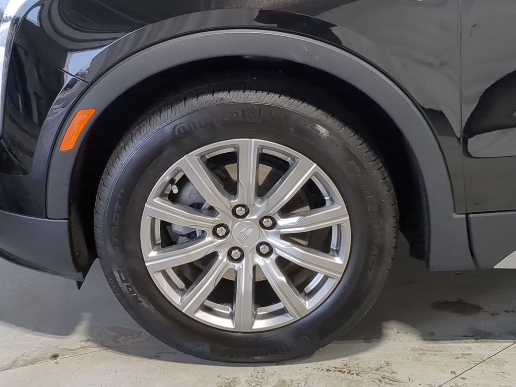 Thumbnail: 2023 Cadillac XT4 - 8