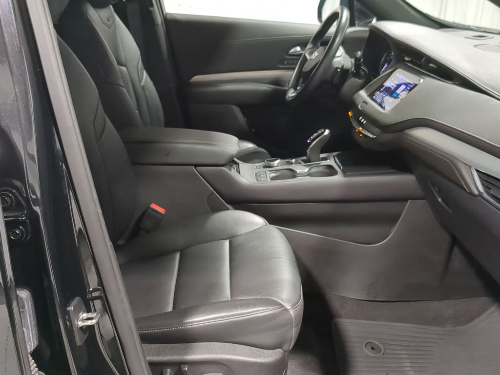 Thumbnail: 2023 Cadillac XT4 - 11