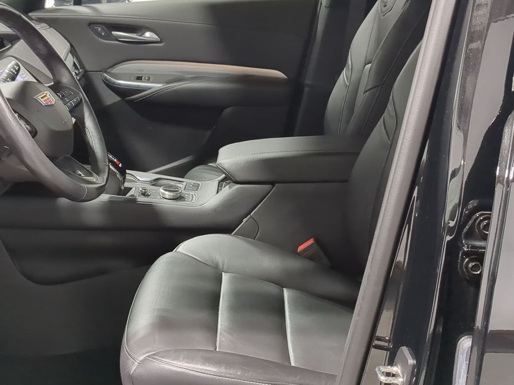 Thumbnail: 2023 Cadillac XT4 - 10