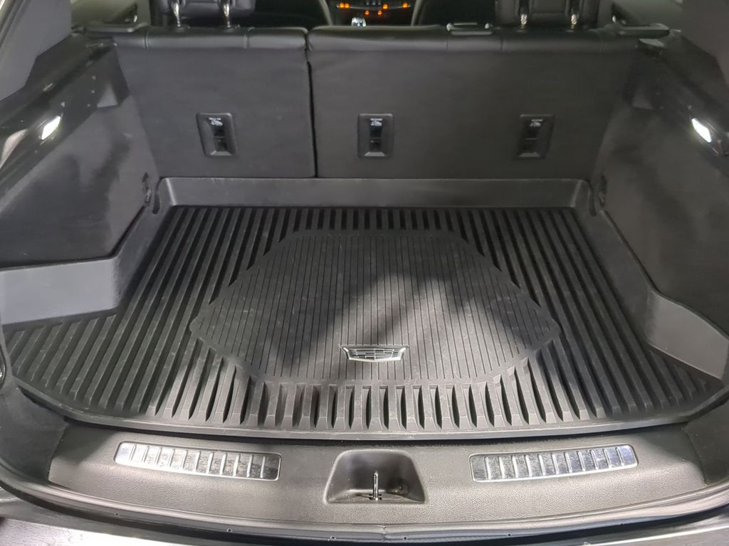 Thumbnail: 2023 Cadillac XT4 - 17