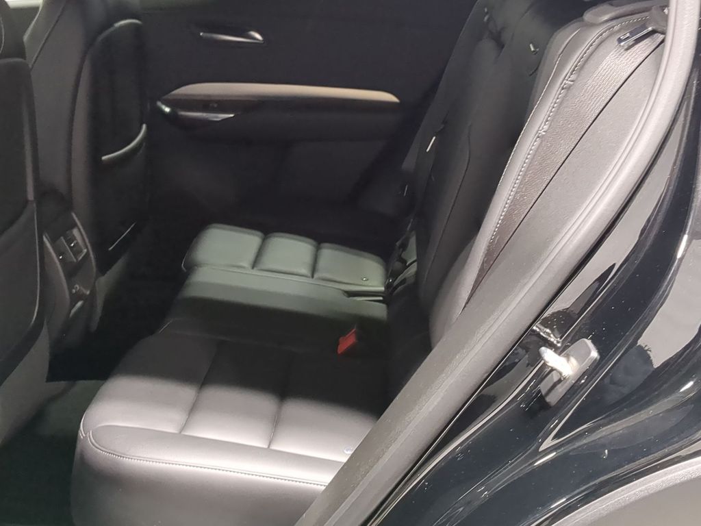 Thumbnail: 2023 Cadillac XT4 - 34