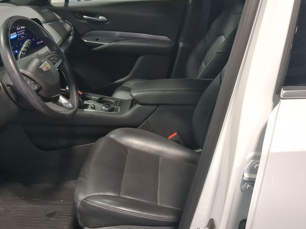 Thumbnail: 2024 Cadillac XT4 - 9