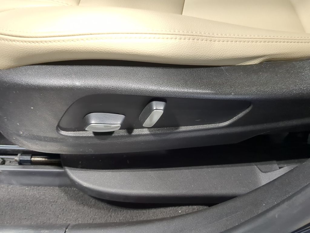 Thumbnail: 2019 Cadillac XT5 - 33