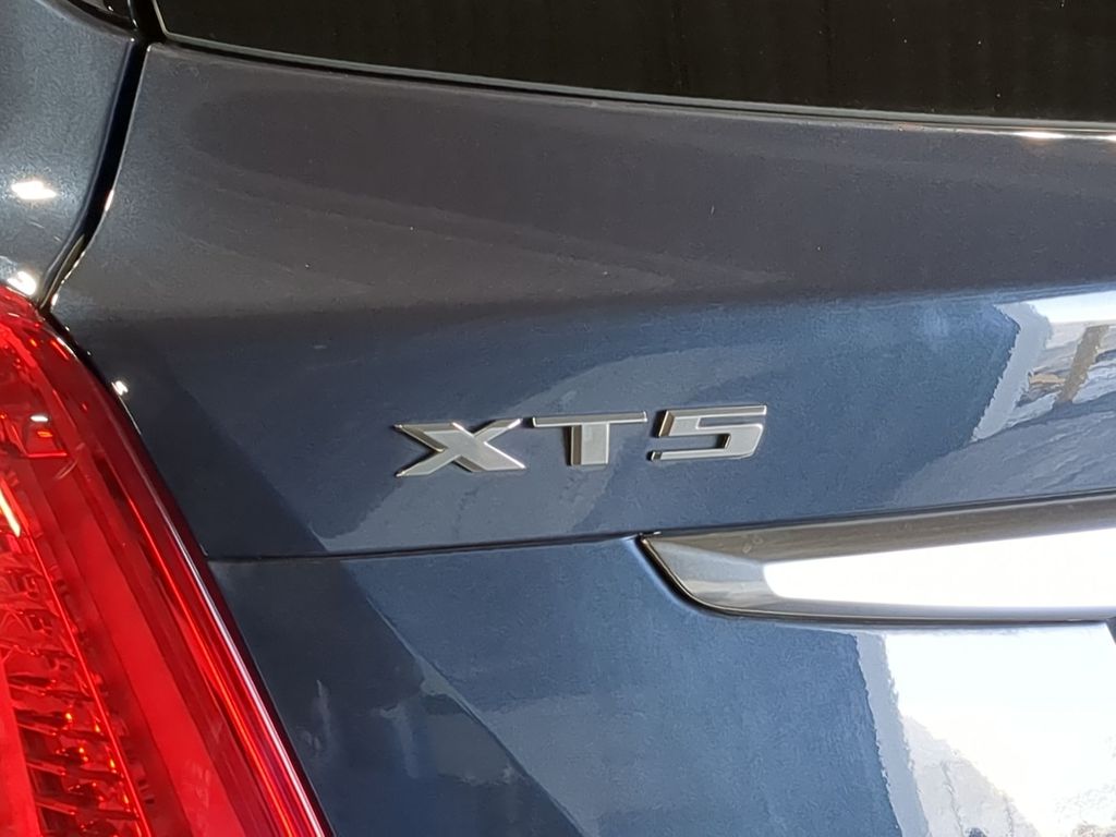 Thumbnail: 2019 Cadillac XT5 - 32