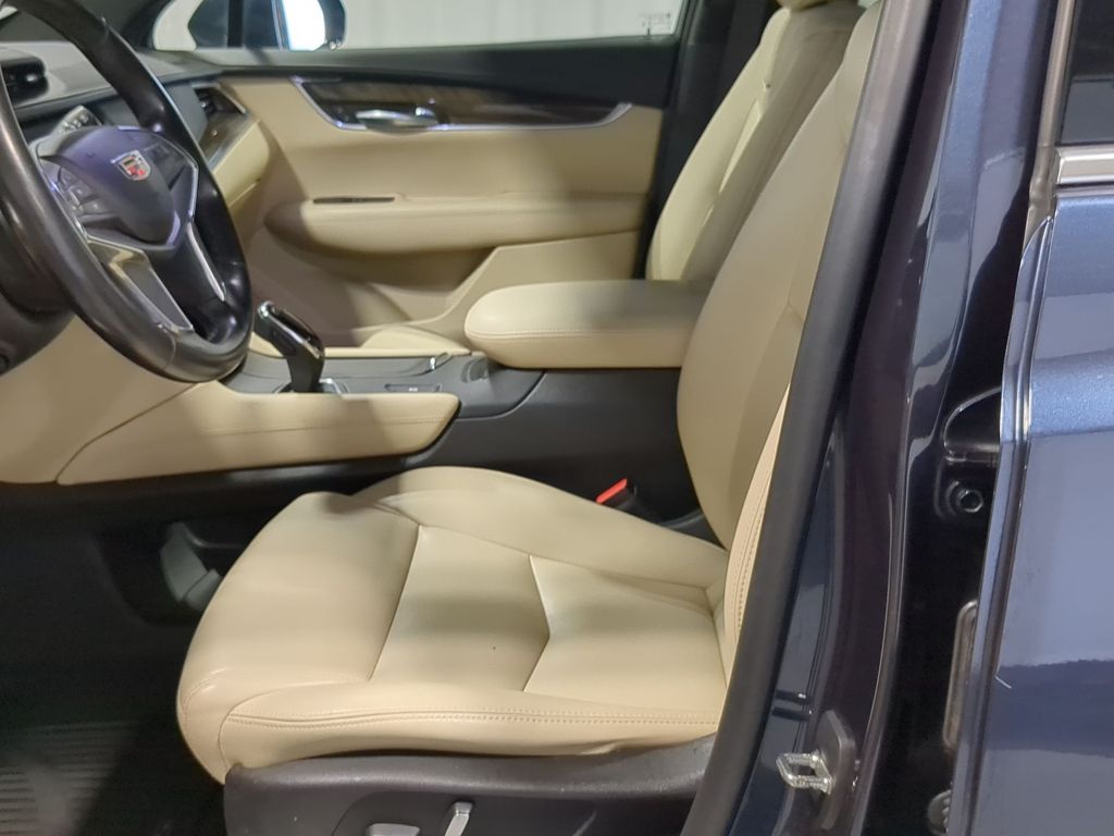 Thumbnail: 2019 Cadillac XT5 - 10