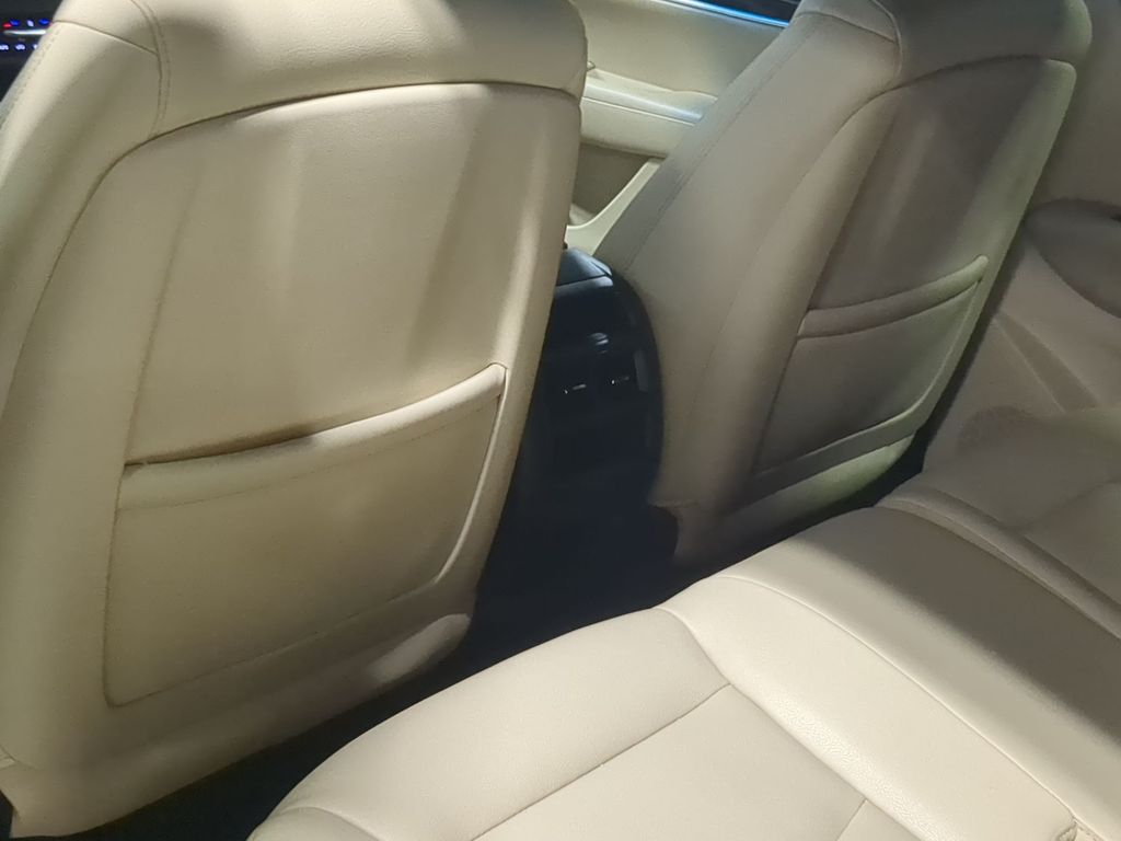 Thumbnail: 2018 Cadillac XT5 - 11