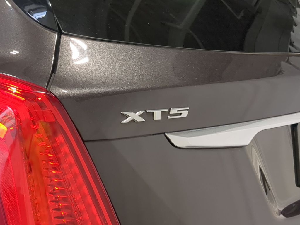 Thumbnail: 2018 Cadillac XT5 - 6