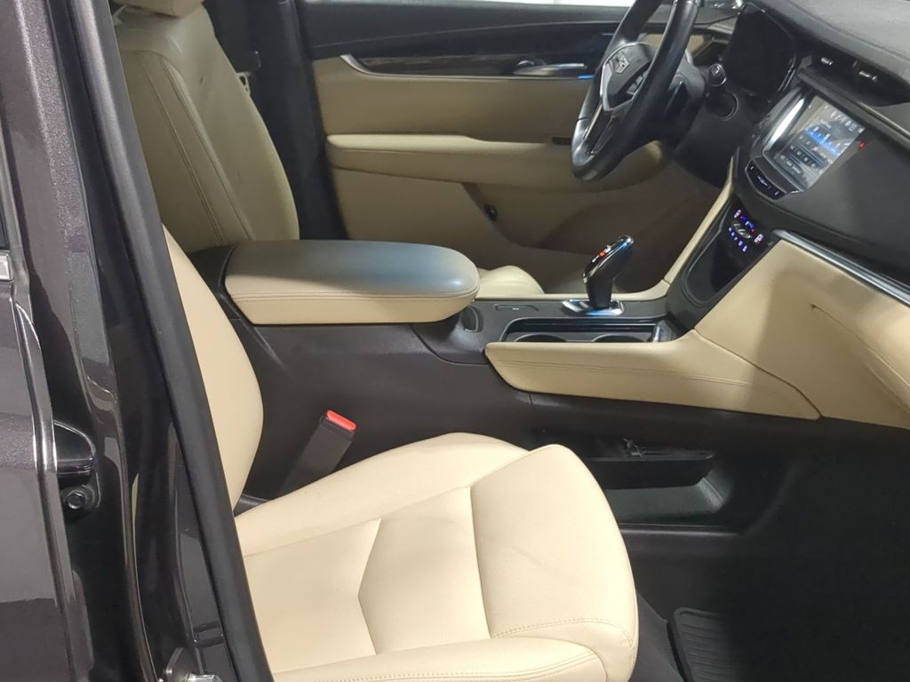 Thumbnail: 2018 Cadillac XT5 - 10