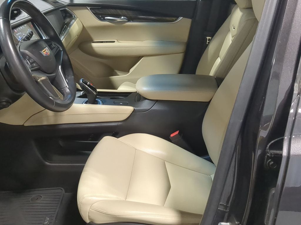 Thumbnail: 2018 Cadillac XT5 - 9