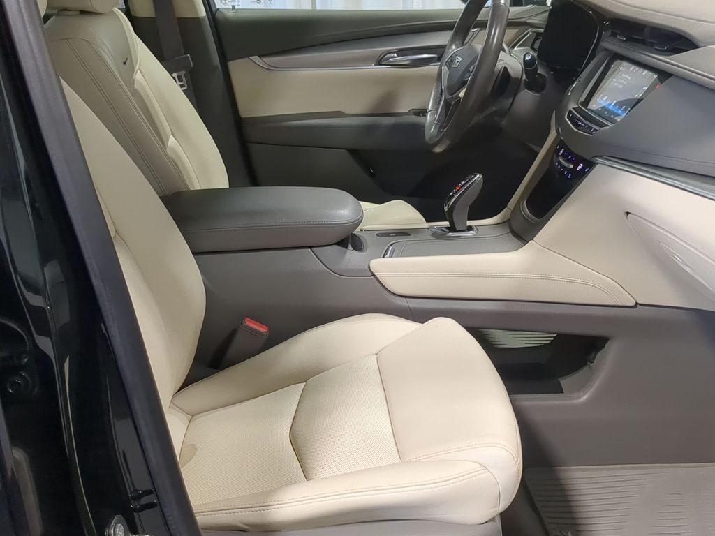 Thumbnail: 2018 Cadillac XT5 - 11