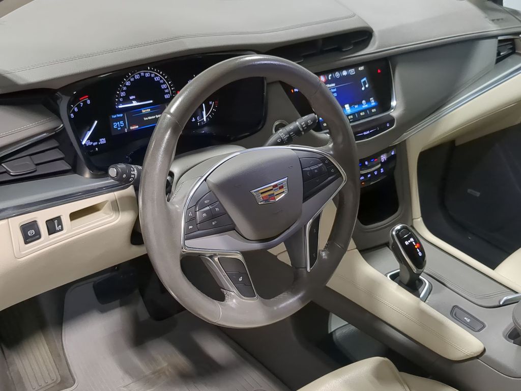 Thumbnail: 2018 Cadillac XT5 - 2