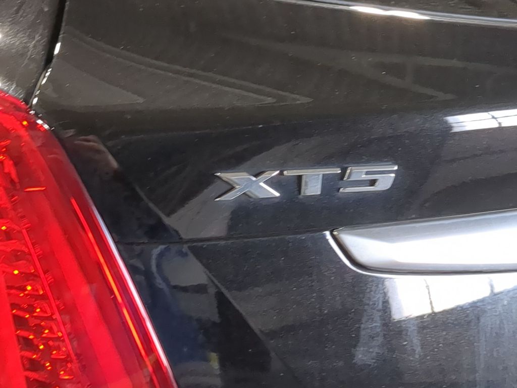 Thumbnail: 2018 Cadillac XT5 - 32