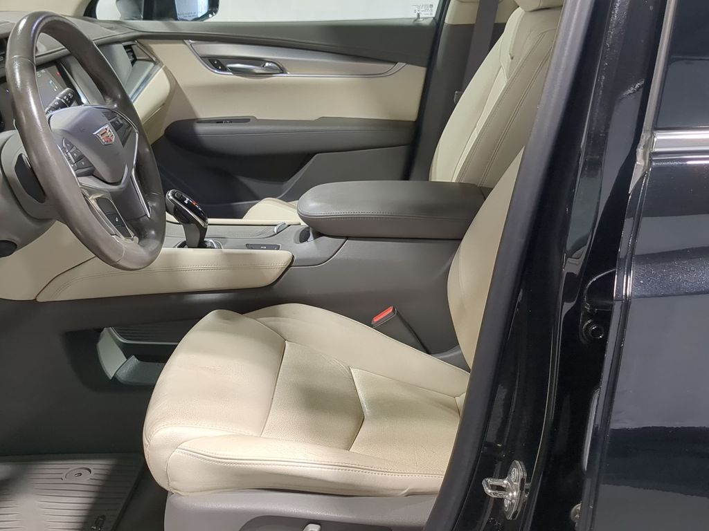 Thumbnail: 2018 Cadillac XT5 - 10