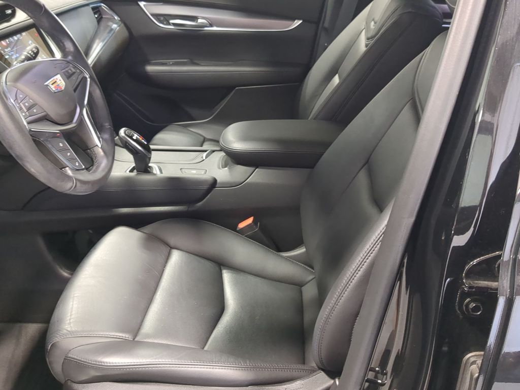 Thumbnail: 2019 Cadillac XT5 - 10
