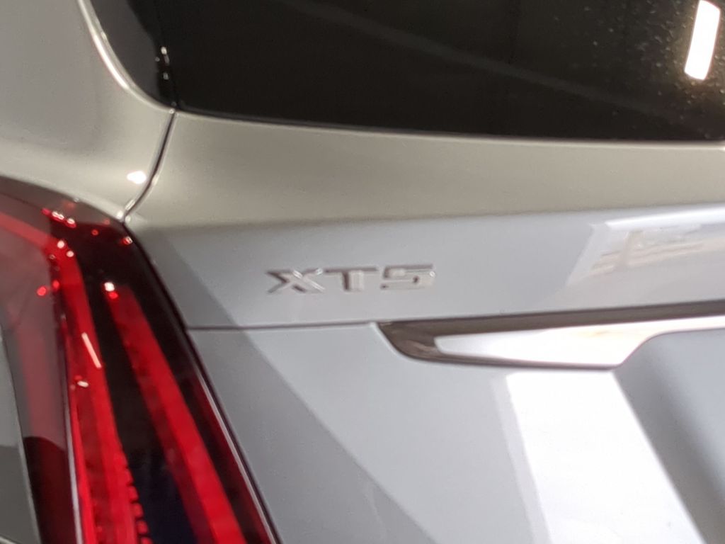 Thumbnail: 2025 Cadillac XT5 - 25
