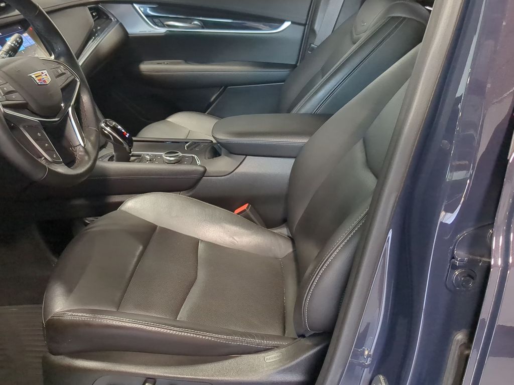 Thumbnail: 2024 Cadillac XT5 - 9