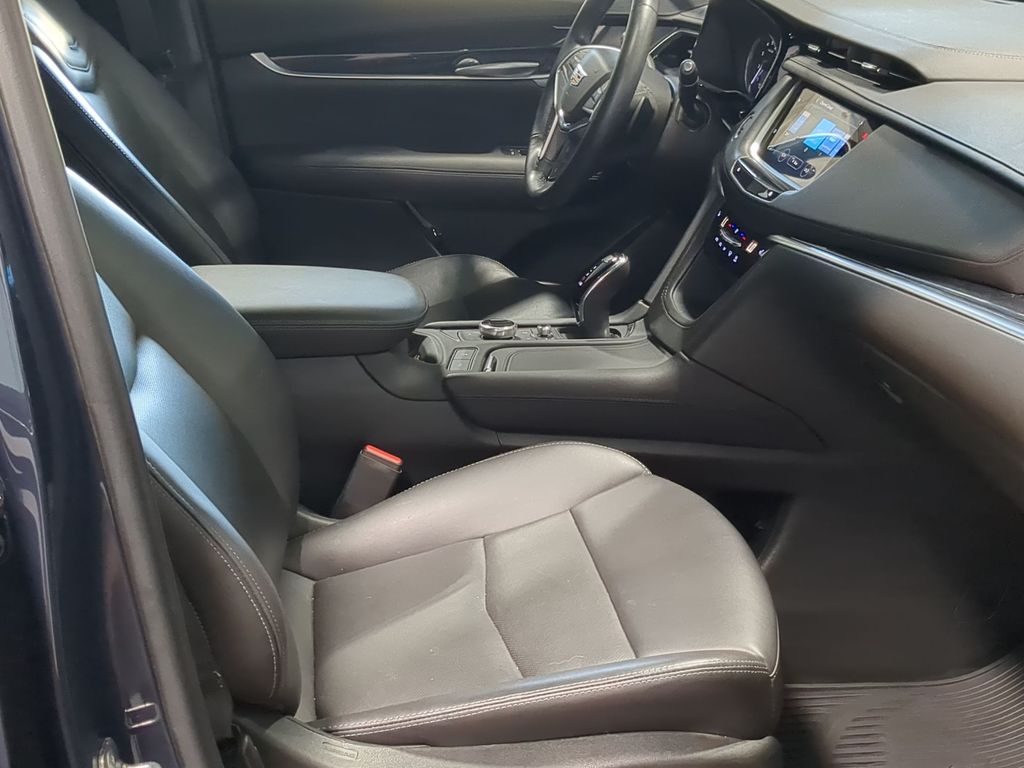 Thumbnail: 2024 Cadillac XT5 - 10