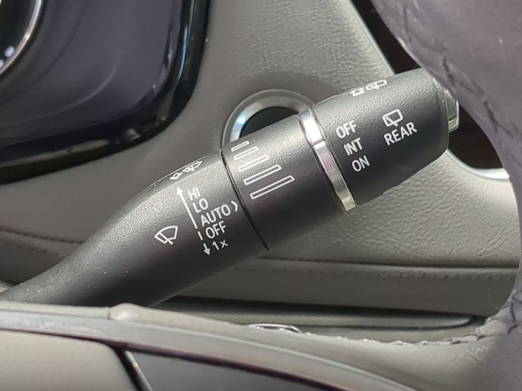 Thumbnail: 2023 Cadillac XT5 - 15