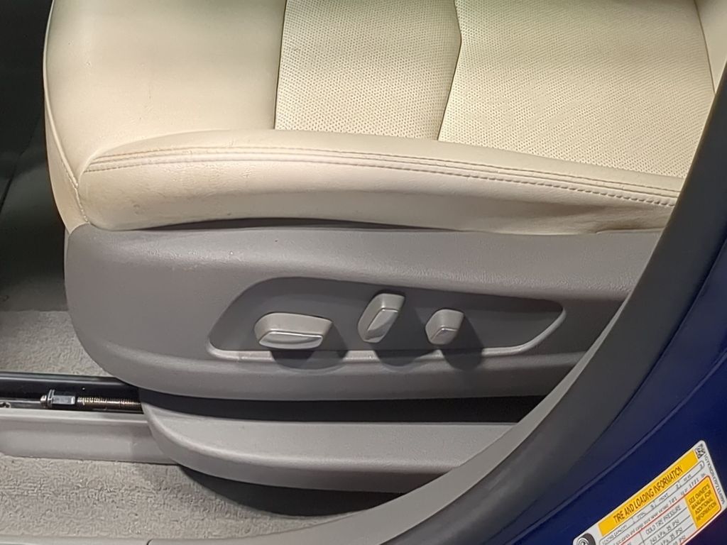 Thumbnail: 2023 Cadillac XT5 - 26
