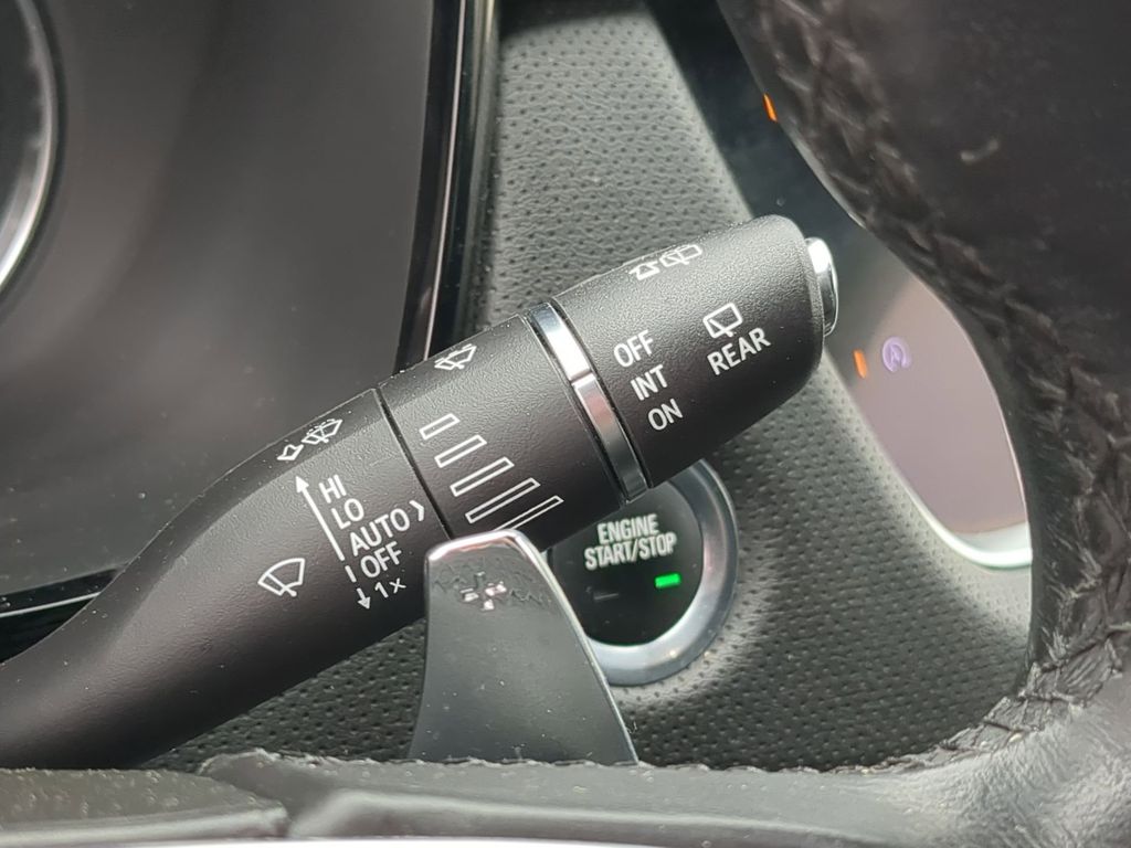 Thumbnail: 2020 Cadillac XT5 - 17