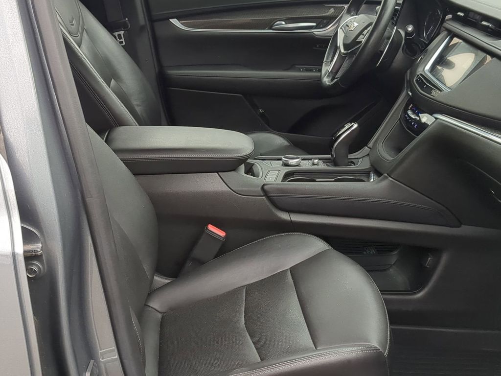 Thumbnail: 2020 Cadillac XT5 - 10