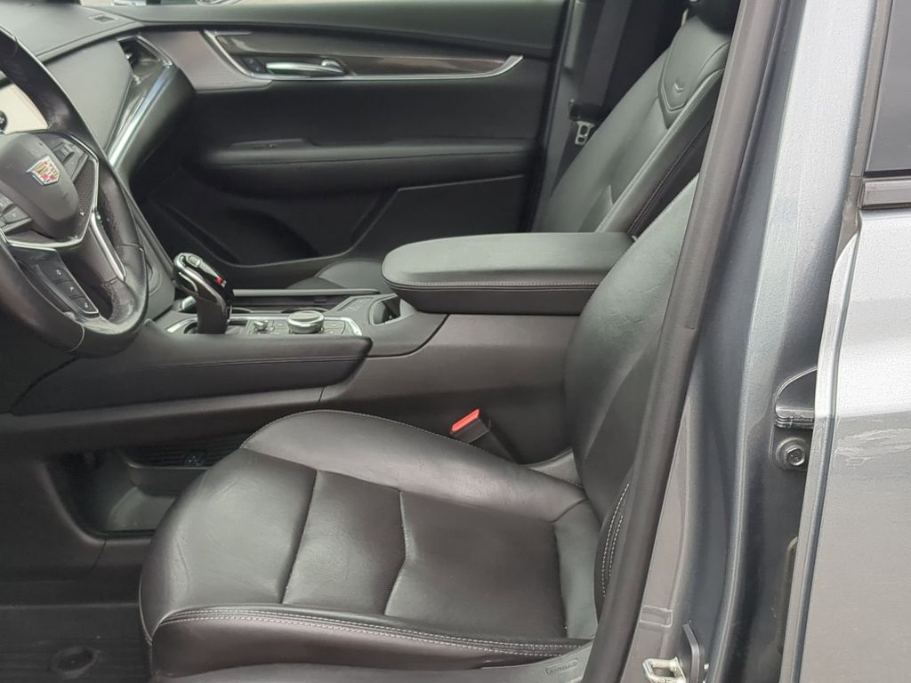 Thumbnail: 2020 Cadillac XT5 - 9