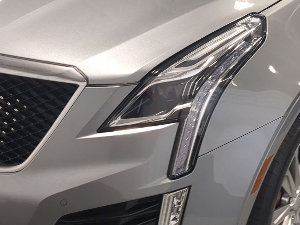 Thumbnail: 2024 Cadillac XT5 - 24