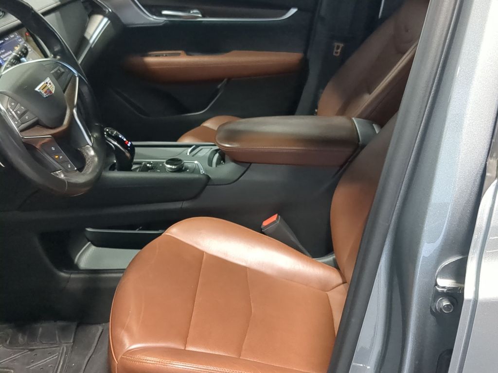 Thumbnail: 2024 Cadillac XT5 - 9