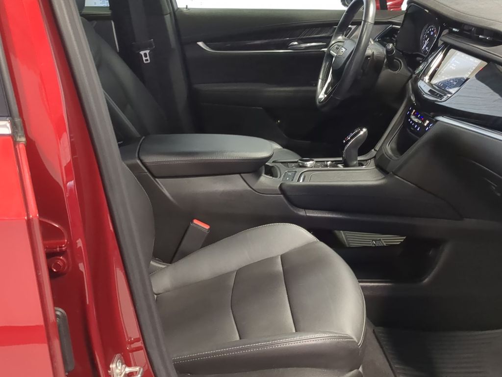 Thumbnail: 2024 Cadillac XT6 - 11