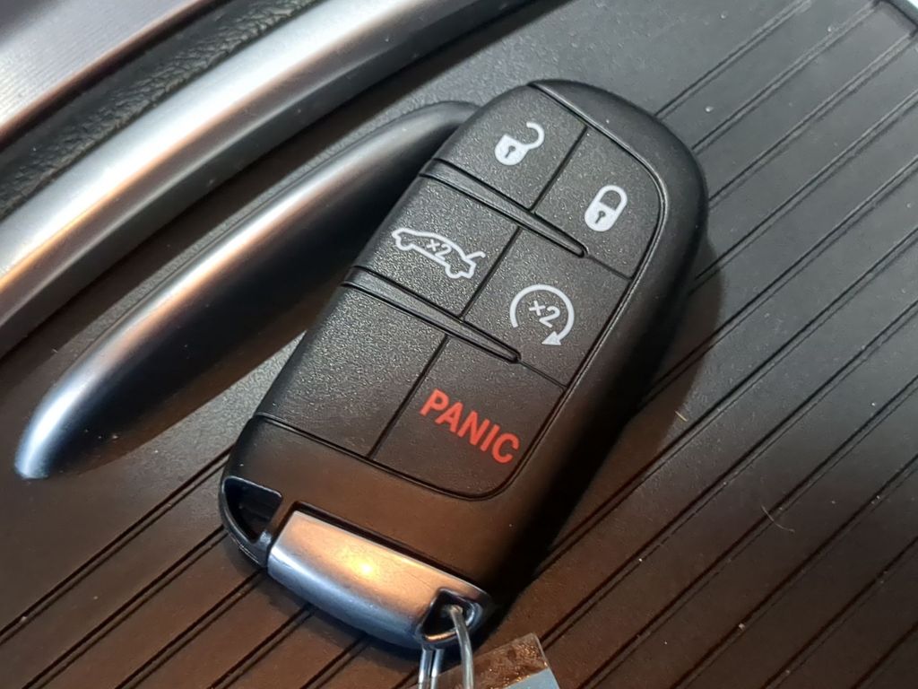Thumbnail: 2019 Dodge Charger - 17