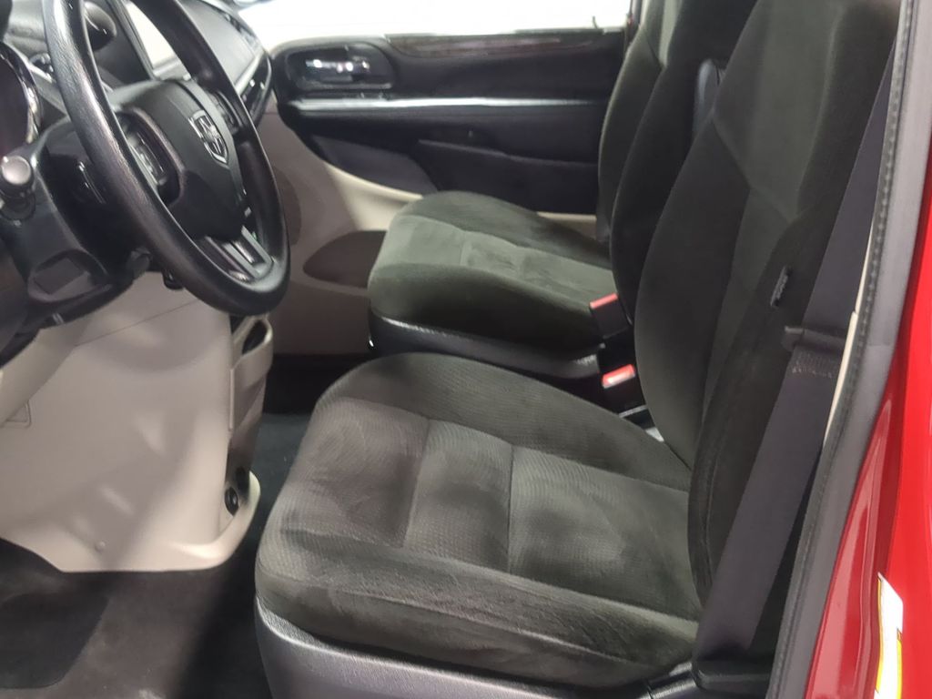 Thumbnail: 2016 Dodge Grand Caravan - 9