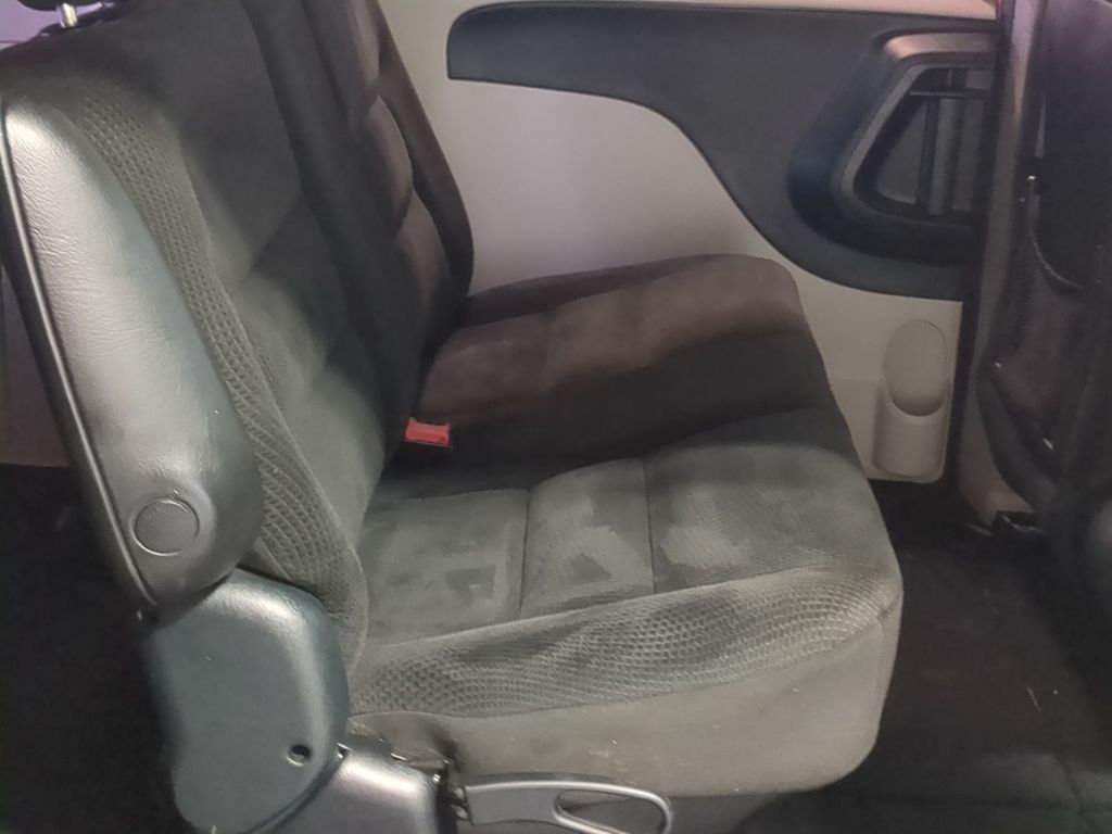 Thumbnail: 2016 Dodge Grand Caravan - 12