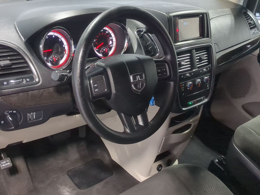 Thumbnail: 2016 Dodge Grand Caravan - 2