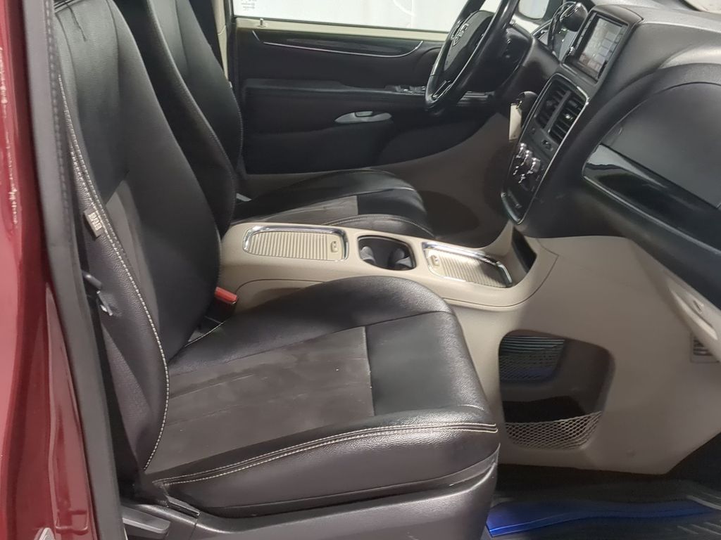 Thumbnail: 2019 Dodge Grand Caravan - 11