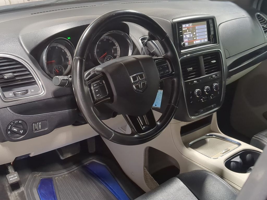 Thumbnail: 2019 Dodge Grand Caravan - 2
