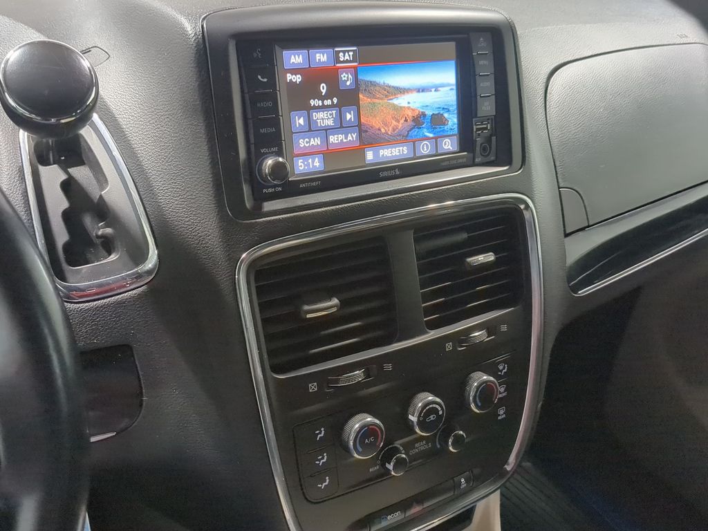 Thumbnail: 2019 Dodge Grand Caravan - 14