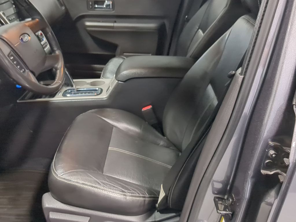 Thumbnail: 2010 Ford Edge - 8