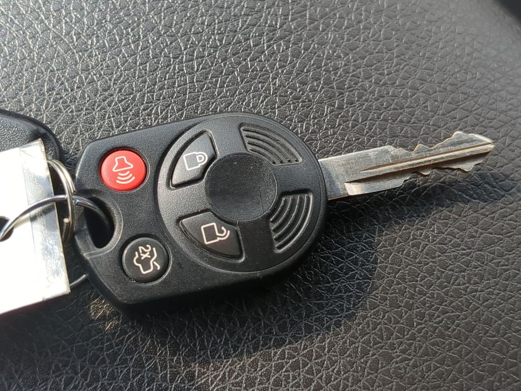 Thumbnail: 2010 Ford Edge - 16