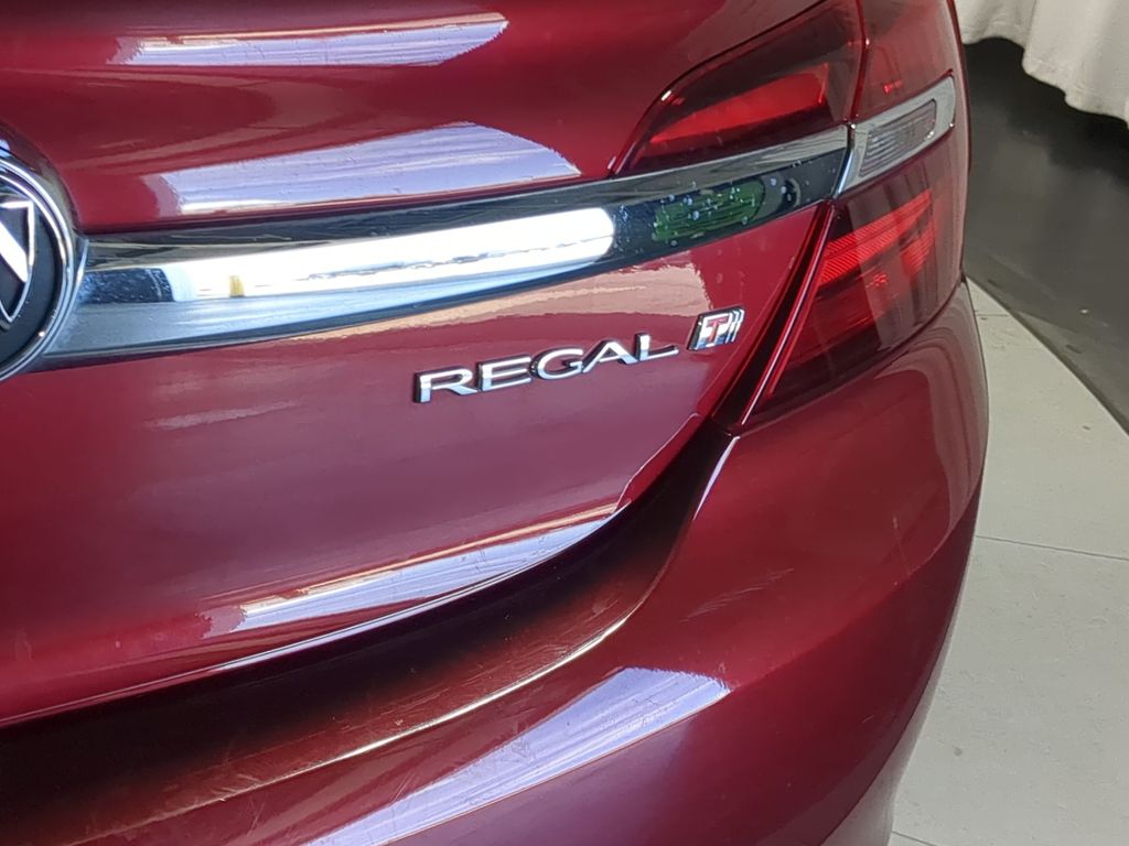 Thumbnail: 2016 Buick Regal - 25