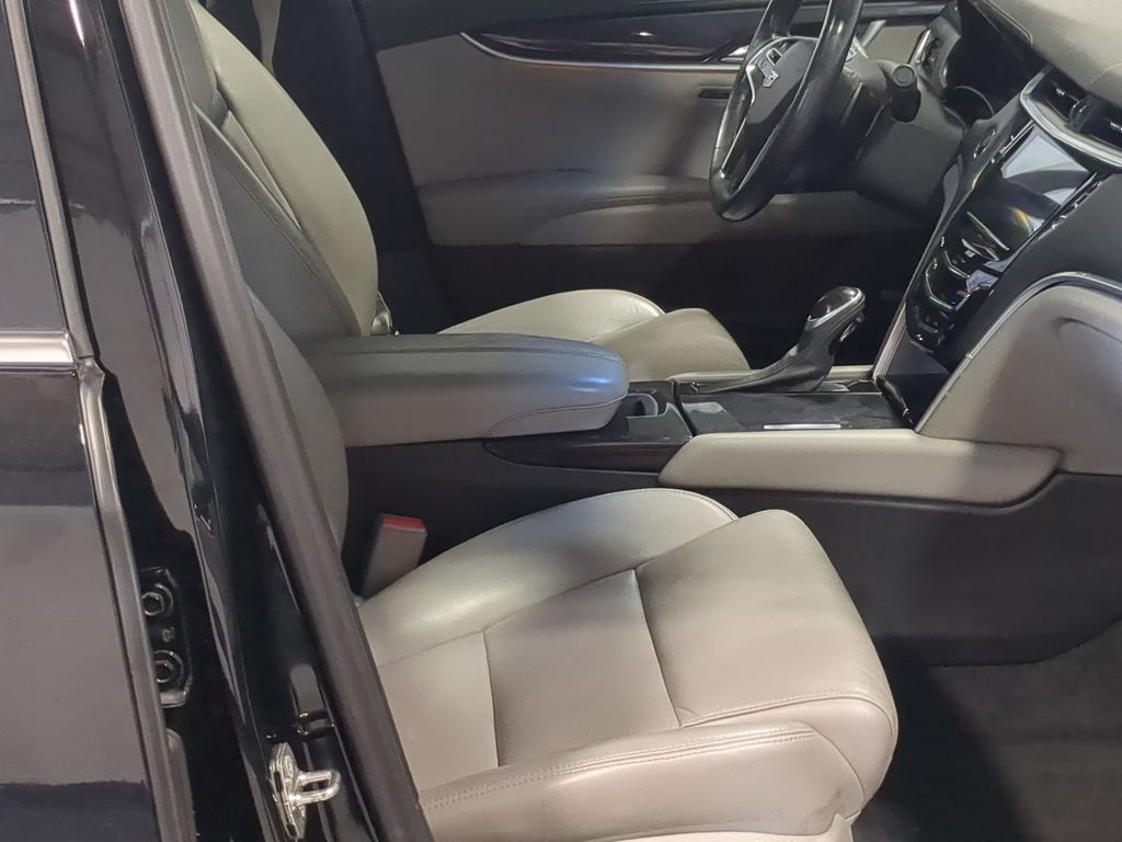 Thumbnail: 2017 Cadillac XTS - 10