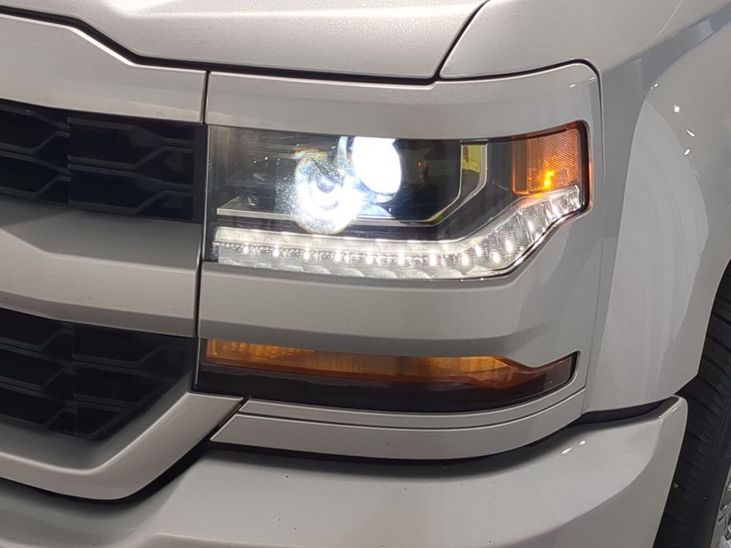 Thumbnail: 2019 Chevrolet Silverado 1500 - 22