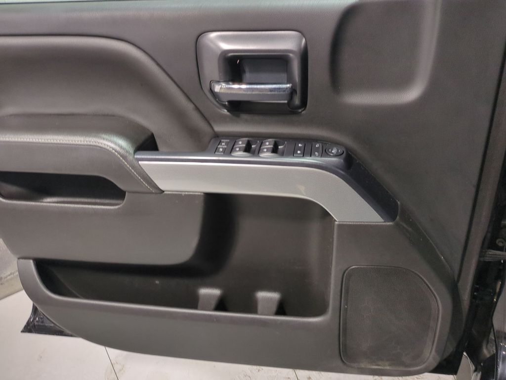 Thumbnail: 2019 Chevrolet Silverado 1500 - 32